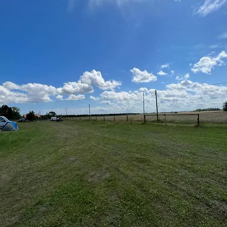 Wohnwagen In Mitten Der Insel Rugen 假日公园 *